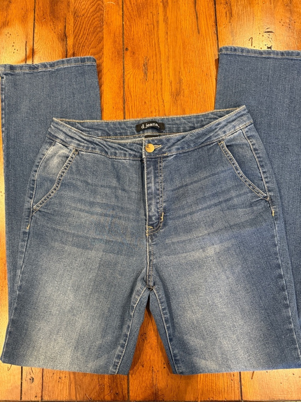 d. jeans Trouser Style Recycled Jeans Size 8
Soft Lived-In Denim